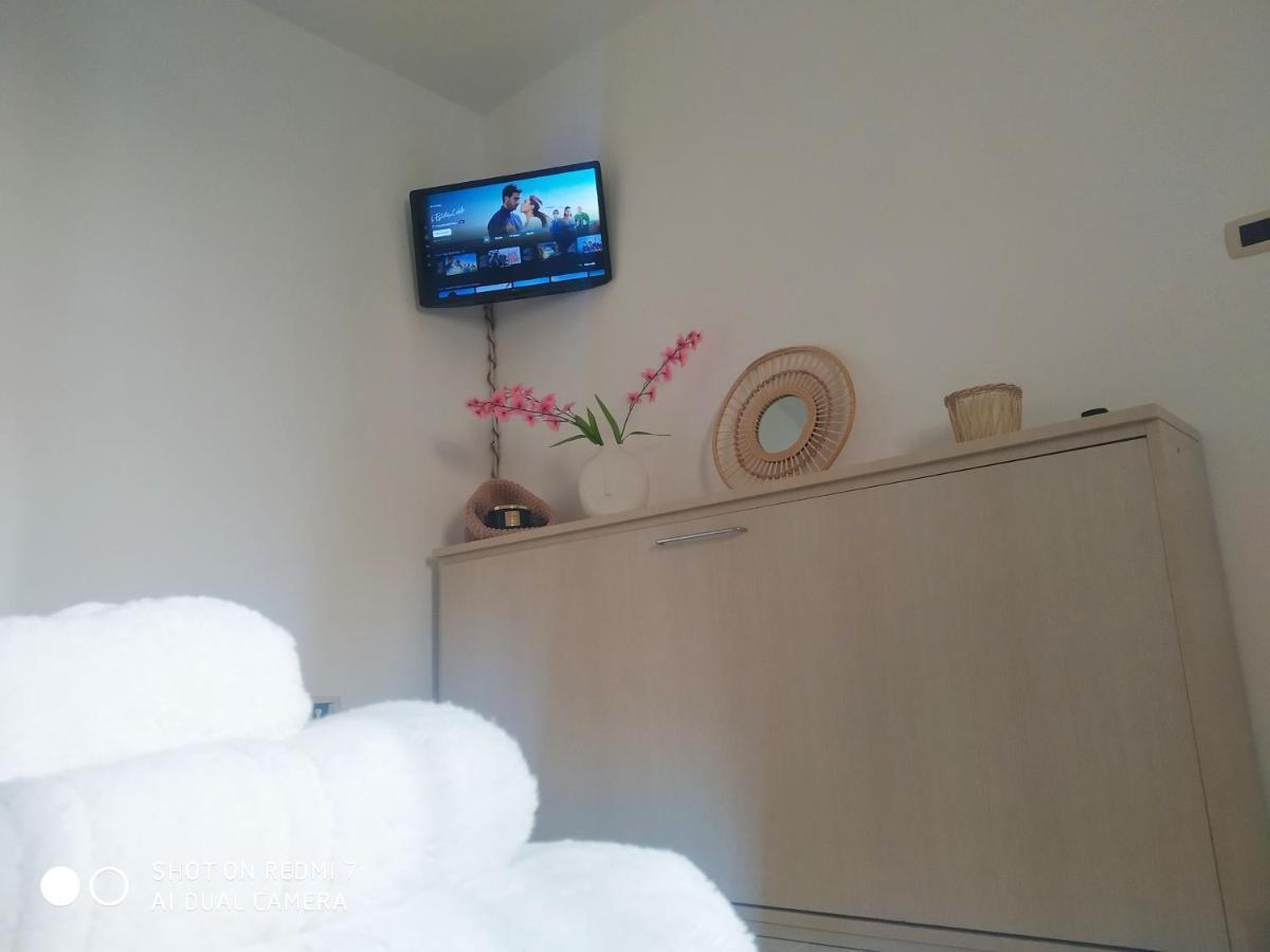 Aurisa Apartment Bari Exterior foto