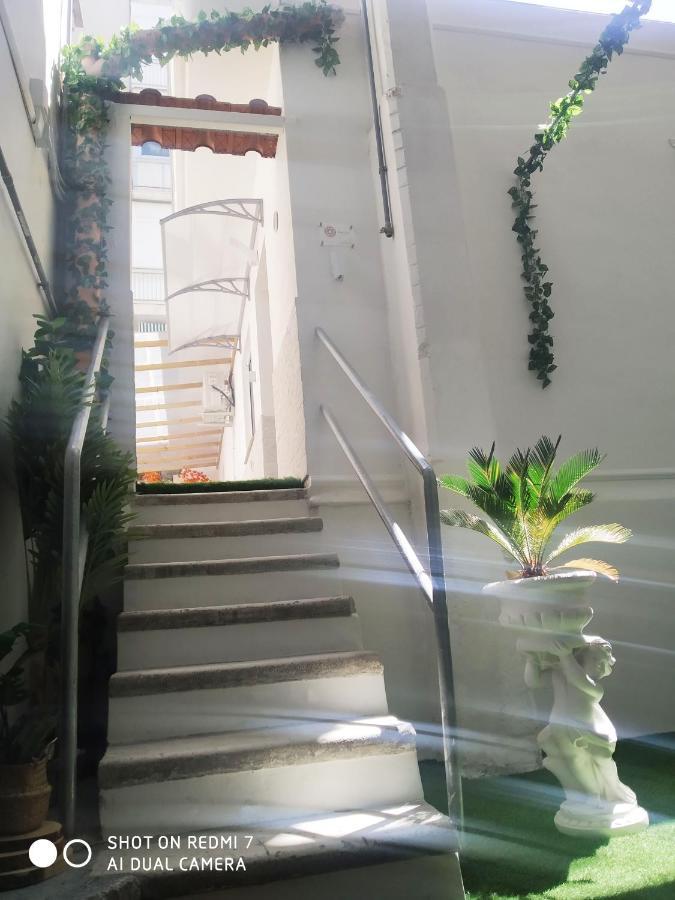Aurisa Apartment Bari Exterior foto
